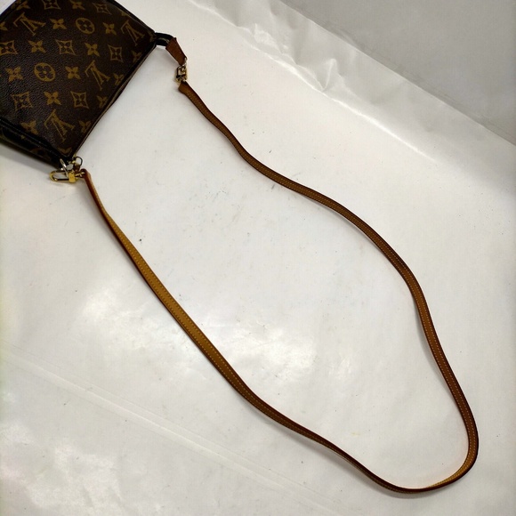 Louis Vuitton Pochette w/ Shoulder strap - Picture 4 of 9